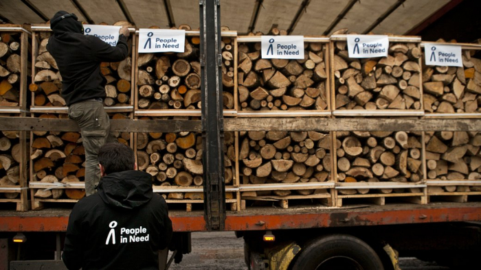 300 домогосподарств на Закарпатті отримують допомогу дровами від гуманітарної організації Словаччини