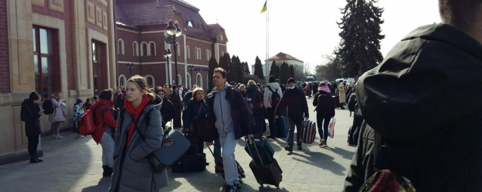 Щодня близько 10-ти потягів з вимушеними переселенцями приїжджають до Ужгорода