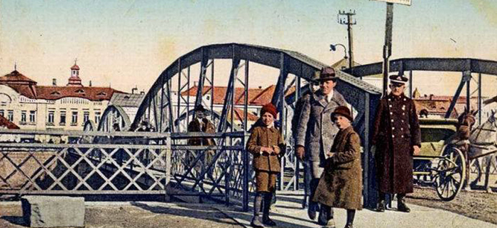 Втрачений Ужгород: життєві картини, побачені з мосту (ФОТО)