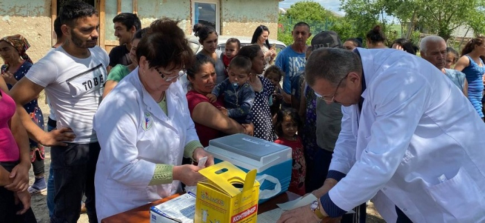 У шести ромських таборах на Закарпатті вакциновані всі охочі