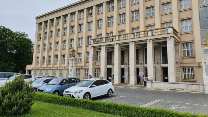 Закарпатські депутати намагаються запустити роботу шкіл та вкотре борються за Ужгородський аеропорт