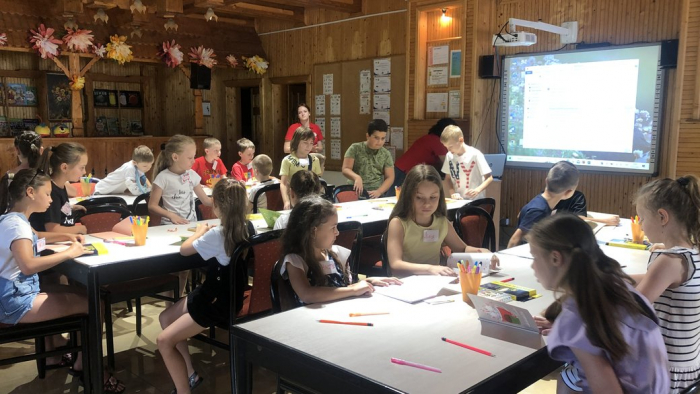 Літня школа-табір для дітей вимушених переселенців відкрилася в Ужгороді