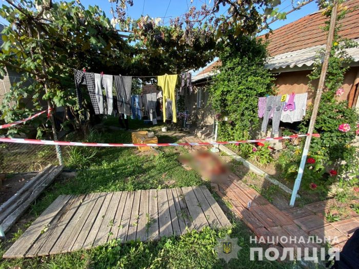 Поліцейські Ужгородщини розкрили умисне вбивство чоловіка у селі Холмець 