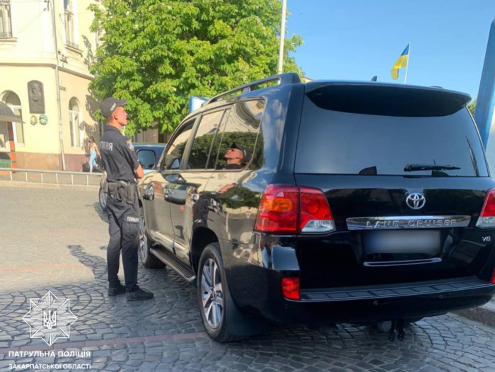 Патрульні Ужгорода в серпні склали 250 адмінматеріалів на водіїв, які порушили правила зупинки та стоянки