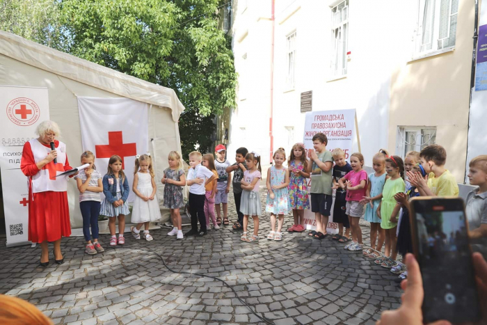 У Червоному Хресті Ужгорода організували свято для першокласників