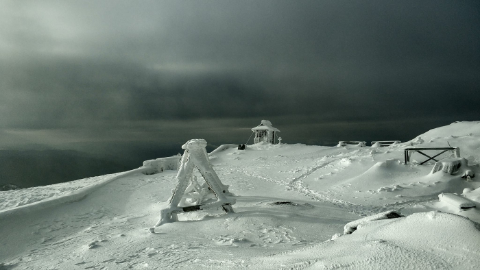 Справжня зима: у засніжених Карпатах тримається мороз (ФОТОФАКТ)