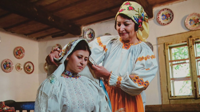 "Заміжжя їй личить": в Ужгороді триває виставка весільної атрибутики
