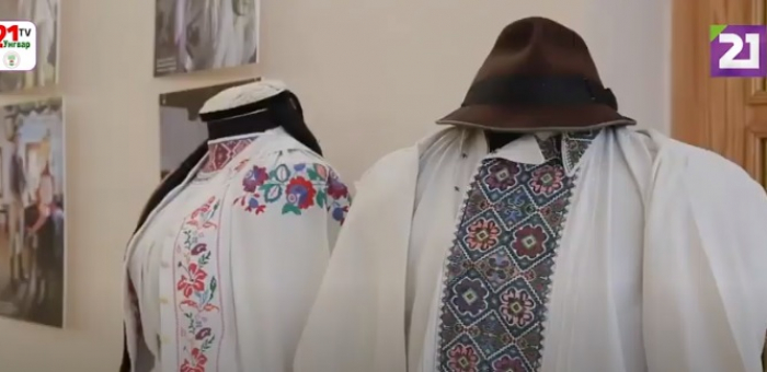В Ужгороді відкрили виставку весільного одягу, атрибутики та світлин "Заміжжя їй личить" (ВІДЕО)