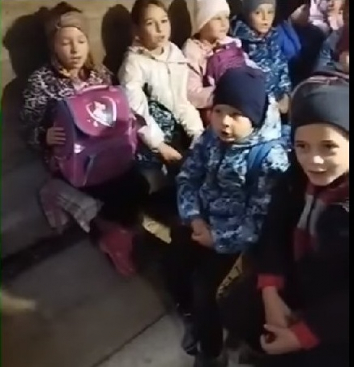 Закарпатські школярі заспівали "Червону калину" в укритті (ВІДЕО)