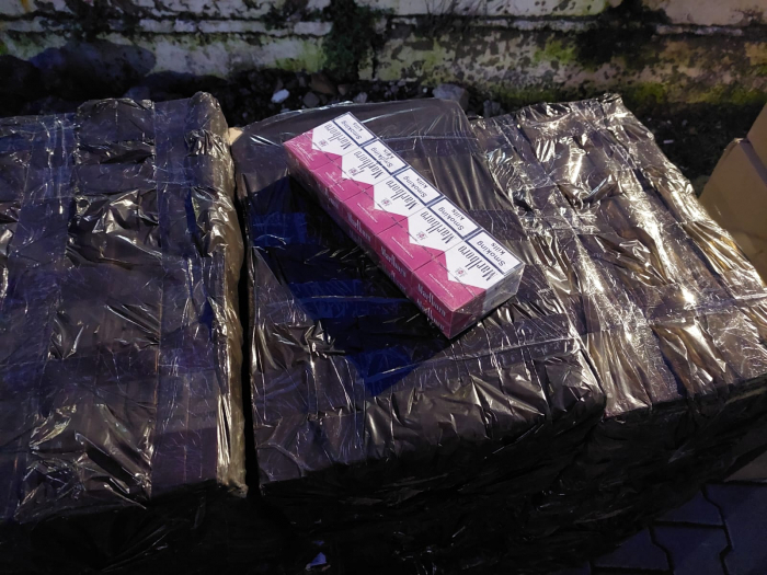 На кордоні з Румунією закарпатські митники демонтували газову цистерну, «нашпиговану» сотнями ящиками сигарет