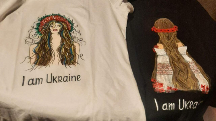 “Я – Україна”: як футболки, розмальовані закарпатками, транслюють країну за кордоном (ФОТО)