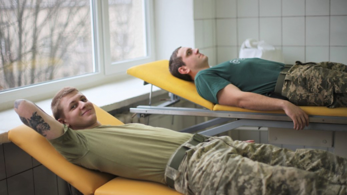 "Твоя кров може воювати": 50 військових здали кров у Лікарні святого Мартина у Мукачеві