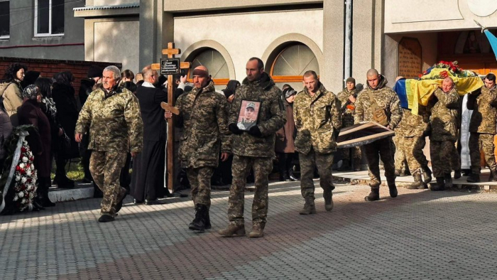 У Мукачеві попрощалися із загиблим на війні закарпатцем Валентином Білаком