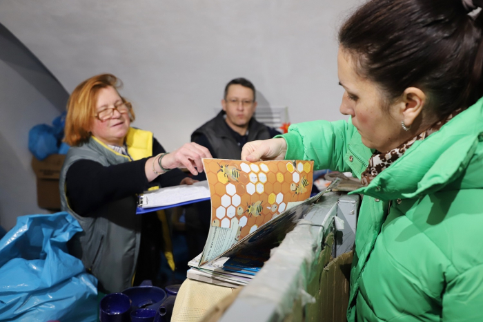В Ужгороді продовжують видавати допомогу переселенцям