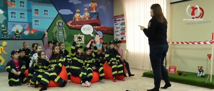 "Маленькі вогники": кімната безпеки в Ужгороді продовжує навчати дітей (ВІДЕО)
