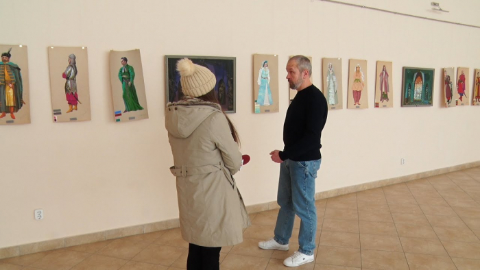 Три десятки ескізів: в Ужгороді триває унікальна театральна виставка «Тарас Бульба» (ВІДЕО)