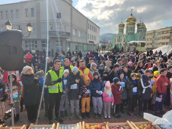У Хусті зібрали 80 тис. грн на благодійному забігу "Зігрій героя" (ВІДЕО)