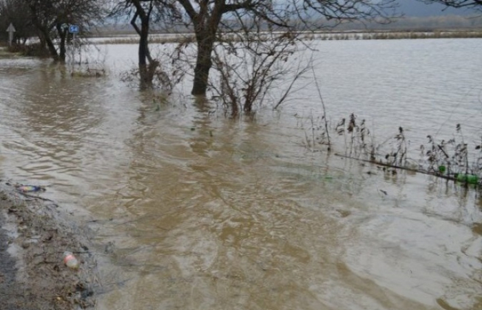 Через сильні зливи в річках Закарпаття підвищиться рівень води