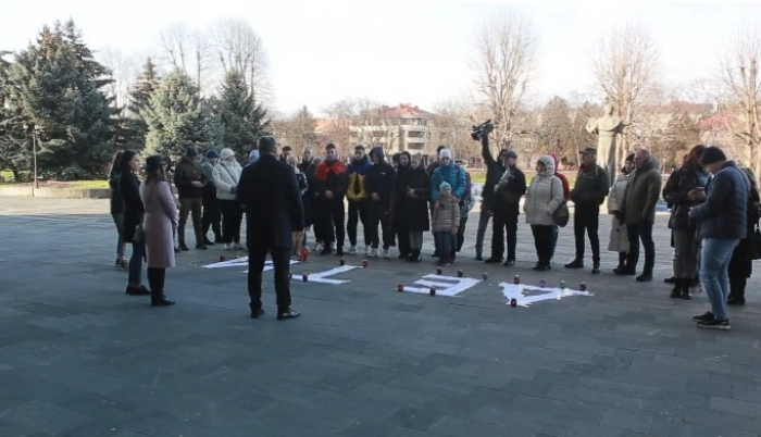 В Ужгороді вшанували пам'ять тих, хто загинув від авіаудару по Маріупольському драмтеатру