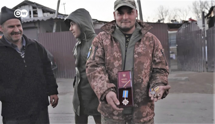 "Там усі однакові": як роми з Ужгорода воюють за Україну (ВІДЕО)
