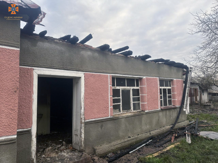 На Берегівщині гасили пожежу в приватному будинку (ФОТО)