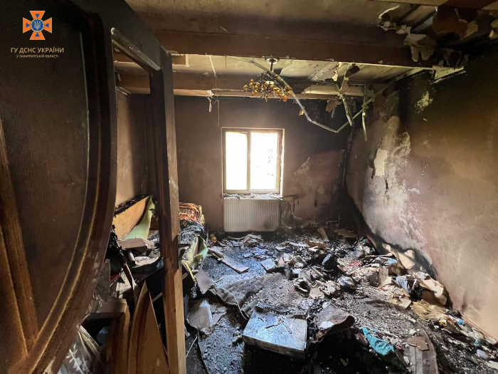 На Закарпатті через забуту увімкнену праску сталася пожежа в будинку (ФОТО)