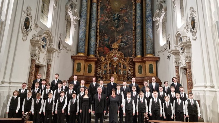 Мукачівський хор хлопчиків та юнаків зібрав майже 600 тисяч гривень на благодійному концерті у Швейцарії