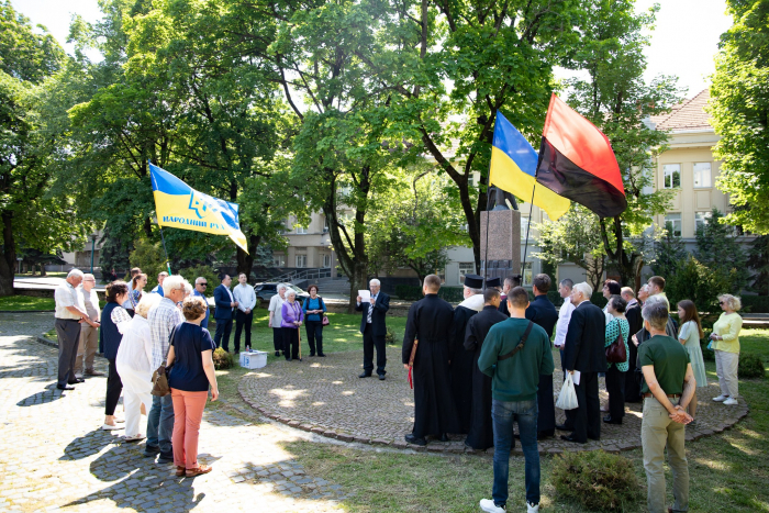 В Ужгороді вшанували пам'ять жертв політичних репресій, скоєних радянським тоталітарним режимом (ФОТО)