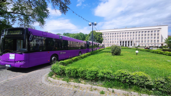 Громади Закарпатської області отримали чотири пасажирські автобуси від партнерів з Угорщини