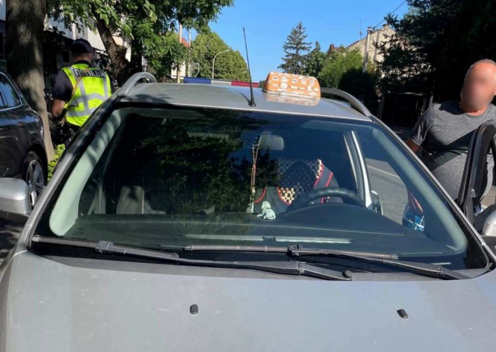 В Ужгороді виявили водія, який "таксував" незаконно (ФОТО)