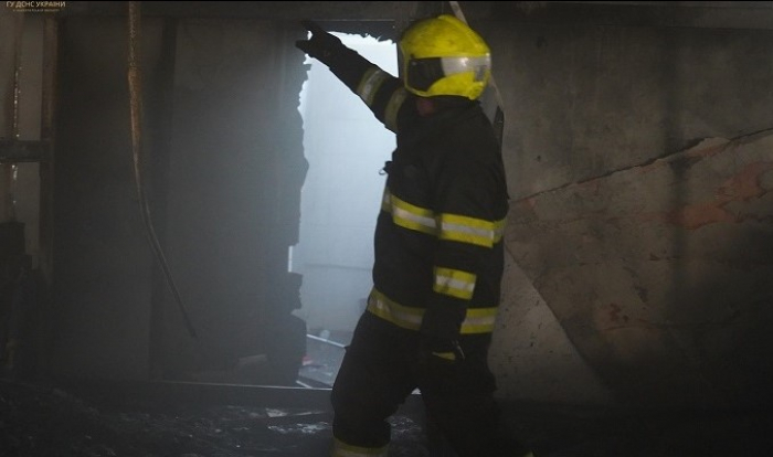 В Ужгороді ліквідували пожежу в магазині меблів (ФОТО)