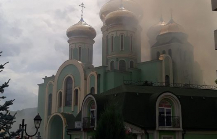 У Хусті сталась пожежа на території кафедрального собору МП (ФОТО, ВІДЕО)