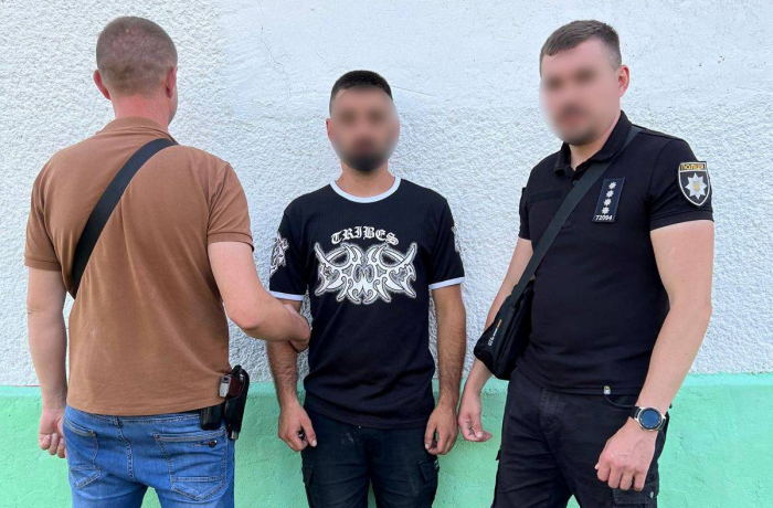 Збував метамфетамін методом "закладок". На Закарпатті затримали підозрюваного у збуті наркотиків