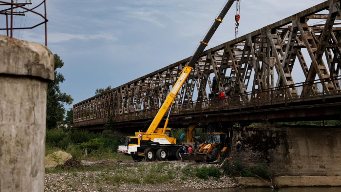 Звідки йде фінансування на відновлення зруйнованого мосту у Тересві, і яка вартість ремонту – розповів голова Закарпатської ОВА