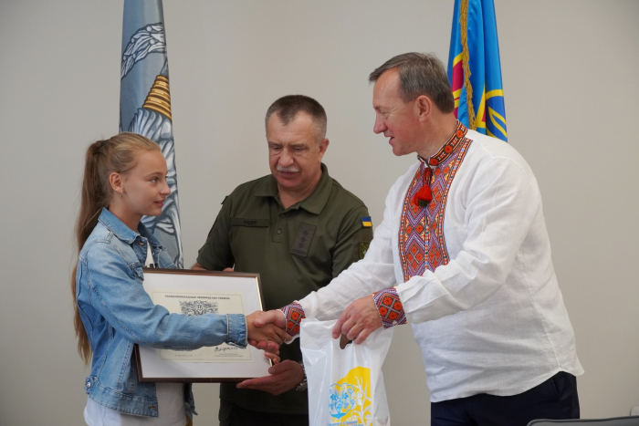 Ужгородські школярі отримали грамоти від Валерія Залужного
