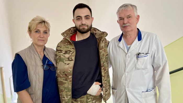 На Закарпатті лікарі врятували руку пораненому військовослужбовцю
