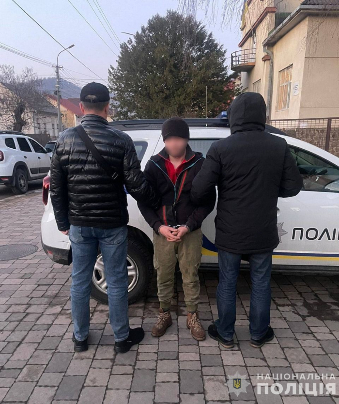 Поліцейські «на гарячому» затримали 35-річного наркоторговця, мешканця села Сусково