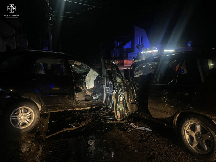 Четверо людей постраждали в дорожньо-транспортній пригоді у Хусті