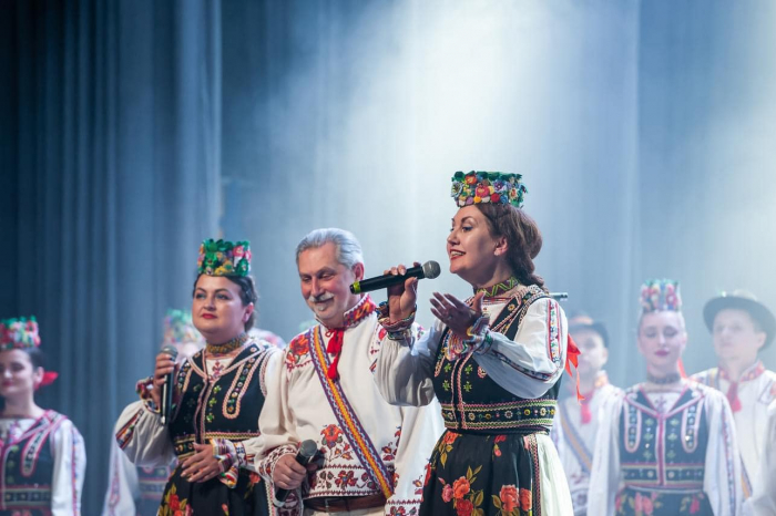 Закарпатський народний хор запрошує на яскраве мультикультурне фолькшоу!