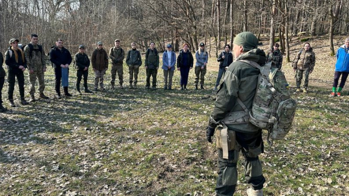 Підготовка до нацспротиву: на Закарпатті цивільних навчають військовій справі
