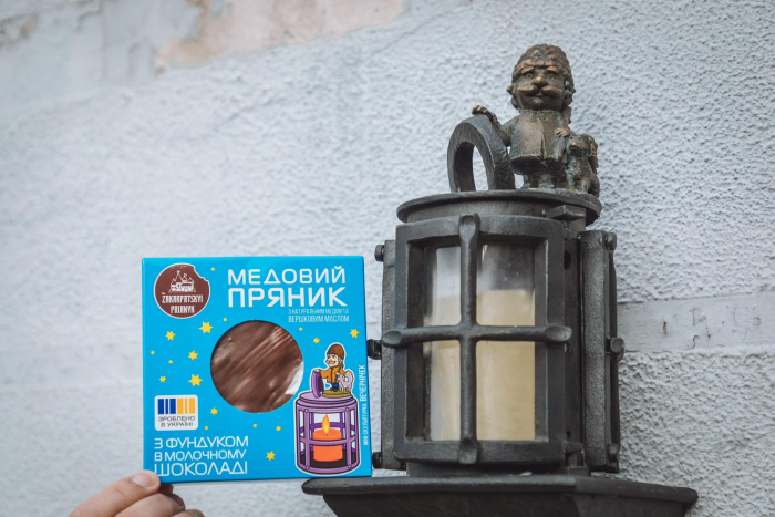 В Ужгороді відкрили першу у 2024 році міні-скульптуру «Дідуся Вечернічка»