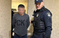 В Ужгороді поліція затримала зловмисника, який у себе в квартирі задушив 23-річну жительку Київщини

