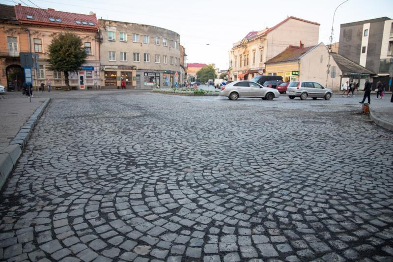 В Ужгороді завершили поточний ремонт вулиці Дмитра Вакарова (ФОТО)