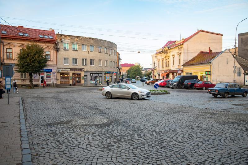 В Ужгороді завершили поточний ремонт вулиці Дмитра Вакарова (ФОТО)