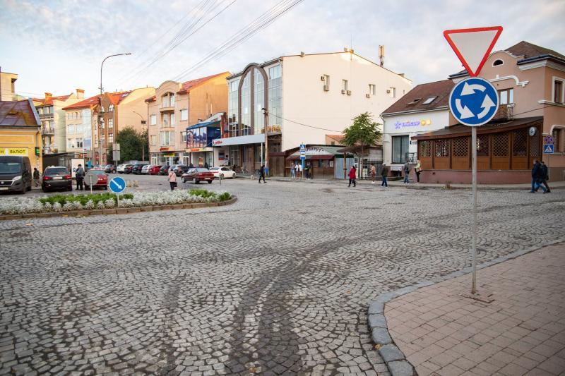В Ужгороді завершили поточний ремонт вулиці Дмитра Вакарова (ФОТО)