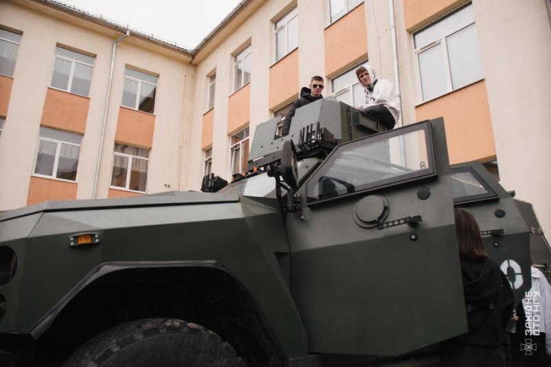 Патріотичний марафон для мукачівських випускників влаштували гвардійці Закарпаття