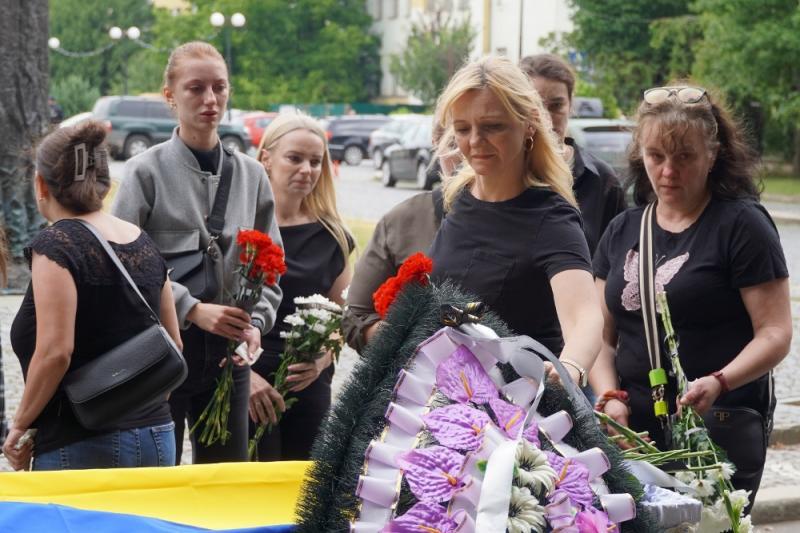 В Ужгороді попрощалися із 44-річним солдатом Віктором Набожним