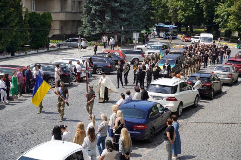 В Ужгороді попрощалися із 44-річним солдатом Віктором Набожним