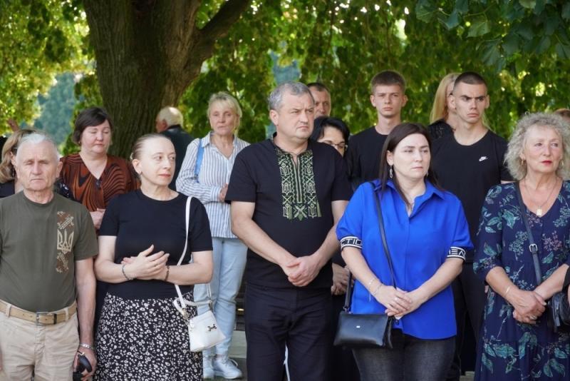 Рік вважався безвісти зниклим – в Ужгороді попрощалися із 47-річним солдатом Віталієм Лакатошем