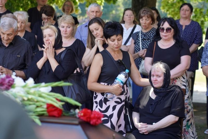 Рік вважався безвісти зниклим – в Ужгороді попрощалися із 47-річним солдатом Віталієм Лакатошем